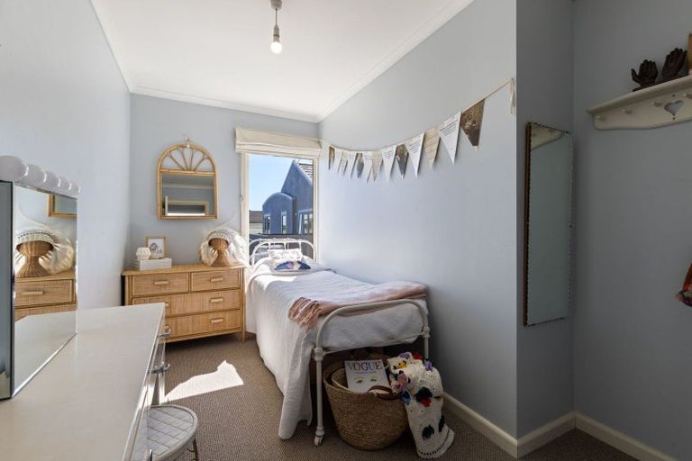 Photo of property in 33 Royal Oak Drive, Kelvin Grove, Palmerston North, 4414