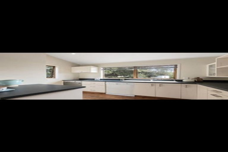 Photo of property in 1/807 East Coast Road, Northcross, Auckland, 0630