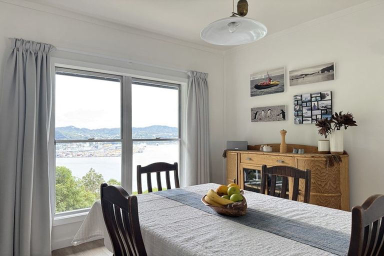 Photo of property in 38 Robieson Street, Roseneath, Wellington, 6011