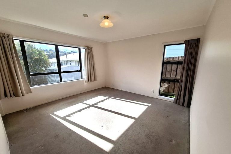 Photo of property in 1a Charnley Grove, Glenfield, Auckland, 0629