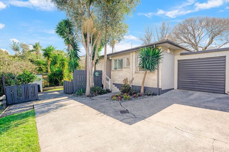 Photo of property in 2/21 Birman Close, Half Moon Bay, Auckland, 2012