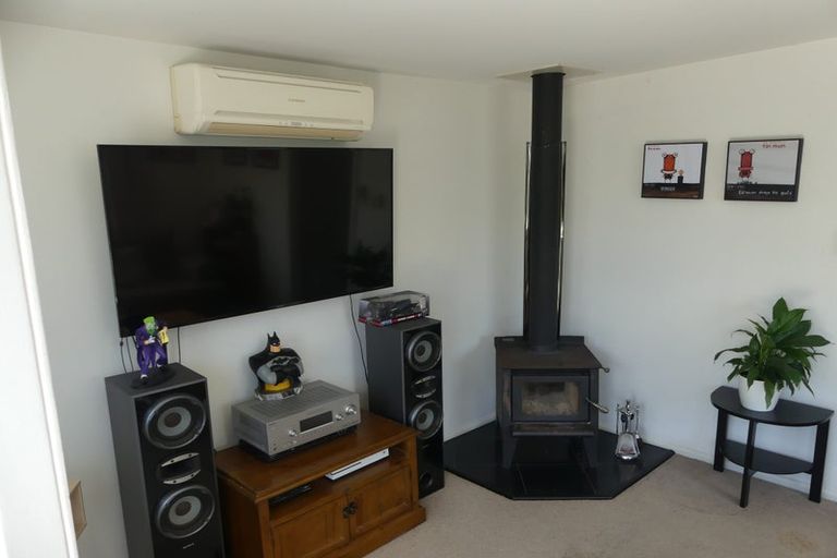 Photo of property in 32 Chamberlain Avenue, Amberley, 7481