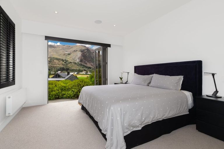 Photo of property in 5 Ogilvie Lane, Arrowtown, 9371