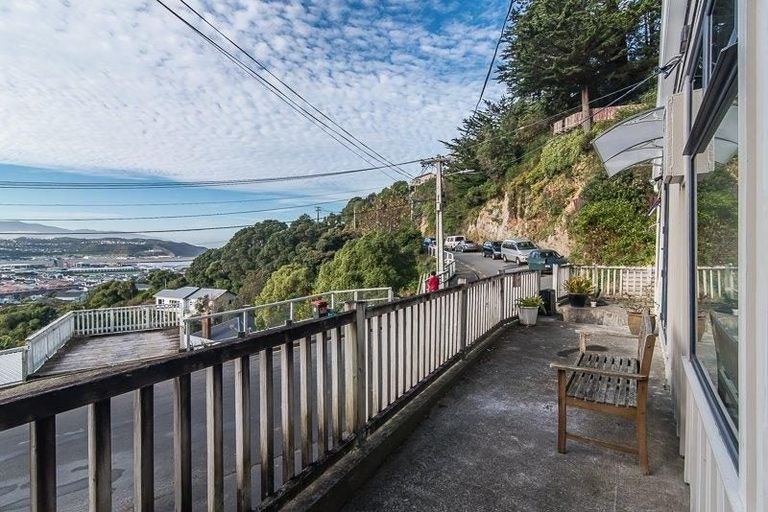 Photo of property in 92 Duncan Terrace, Kilbirnie, Wellington, 6022