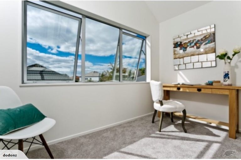 Photo of property in 356b East Coast Road, Sunnynook, Auckland, 0630