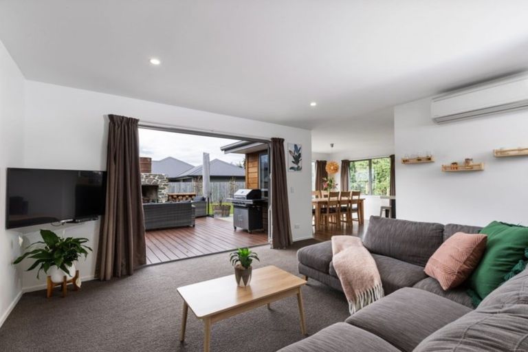 Photo of property in 14 Cone Peak Close, Lake Hayes, Queenstown, 9304