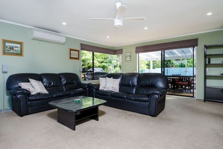 Photo of property in 7 Oakpark Place, West Harbour, Auckland, 0618