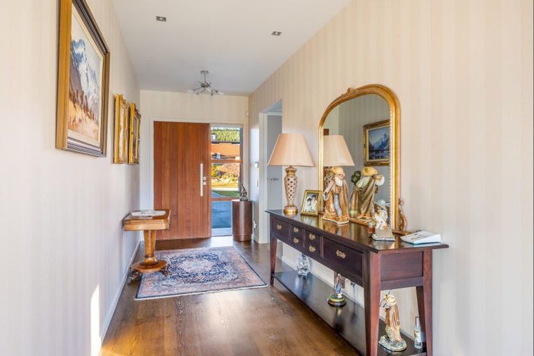 Photo of property in 15 Valley Crescent, Wanaka, 9305