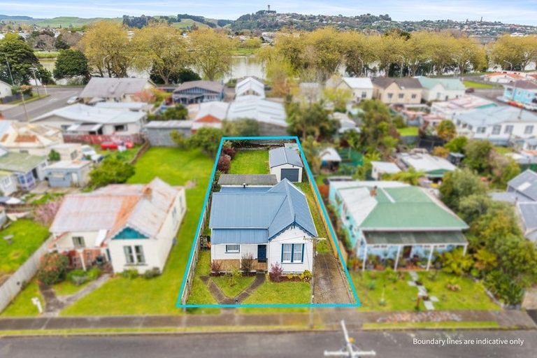 Photo of property in 18 Tay Street, Whanganui, 4500