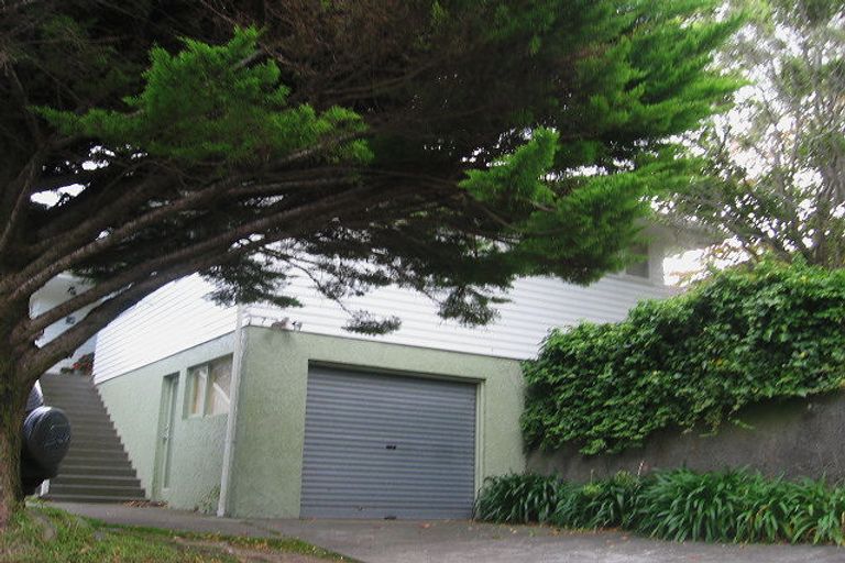 Photo of property in 7 Woodhouse Avenue, Karori, Wellington, 6012