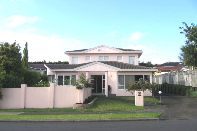 Photo of property in 1 Ravenstone Place, Chatswood, Auckland, 0626