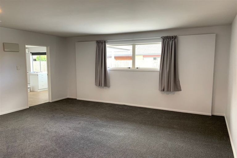 Photo of property in 1/49 Mcfaddens Road, St Albans, Christchurch, 8052