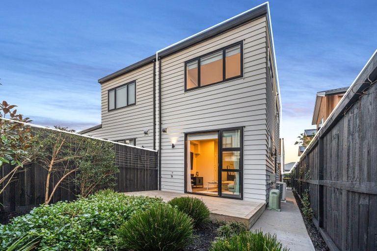 Photo of property in 21a Lumbarda Drive, Kumeu, 0810