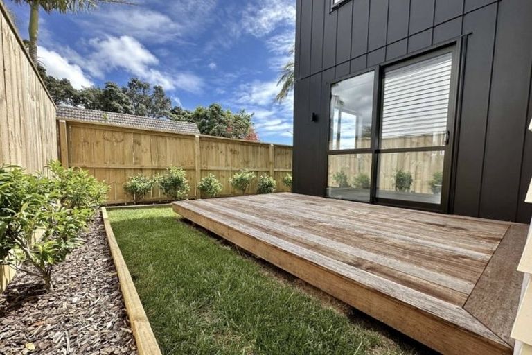 Photo of property in 6c Jern Place, Eastern Beach, Auckland, 2012