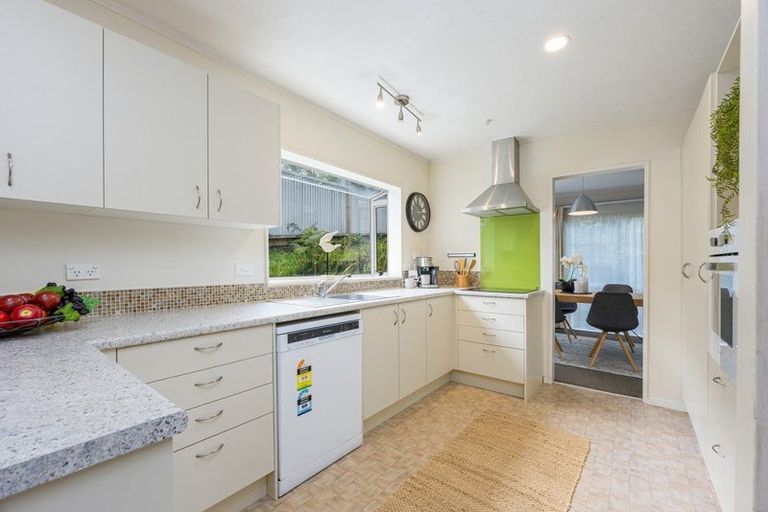 Photo of property in 2/112 Nigel Road, Browns Bay, Auckland, 0630