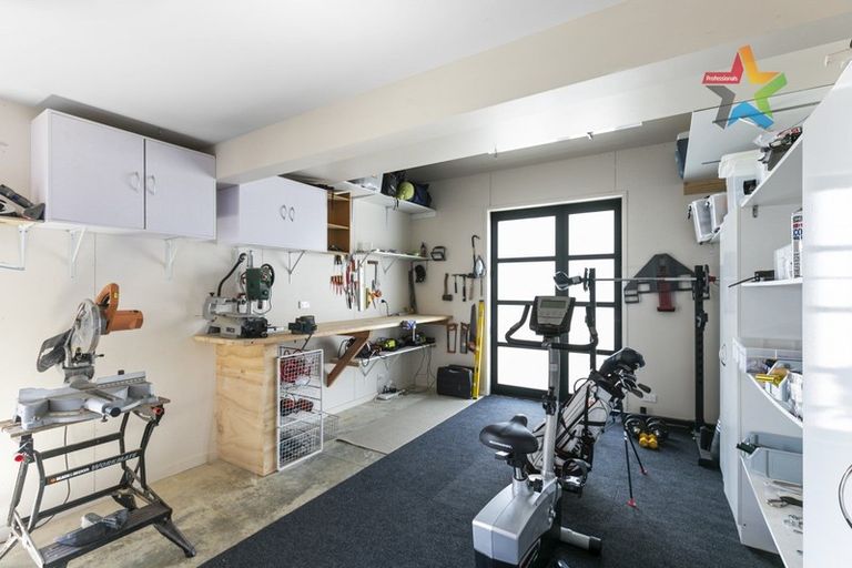 Photo of property in 1 Mewburn Rise, Karori, Wellington, 6012