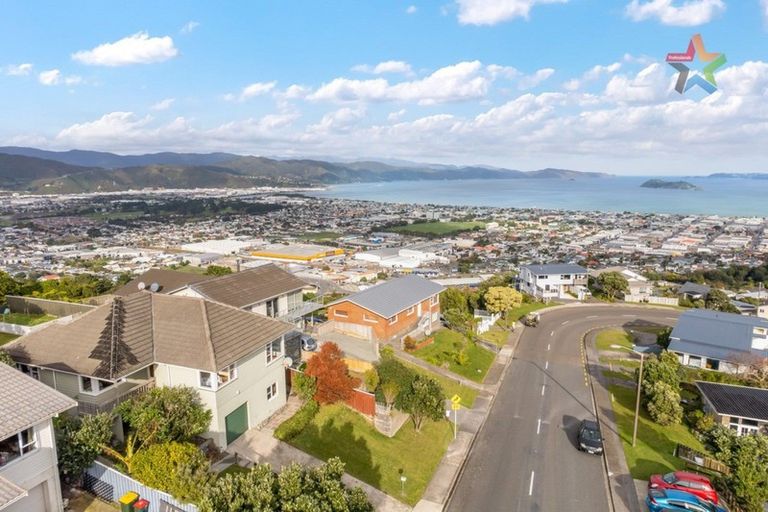 Photo of property in 102 Dowse Drive, Maungaraki, Lower Hutt, 5010