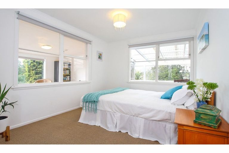 Photo of property in 1/219 Rangatira Road, Beach Haven, Auckland, 0626