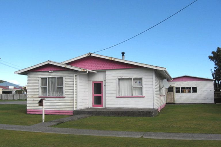Photo of property in 82 Fox Street, Cobden, Greymouth, 7802