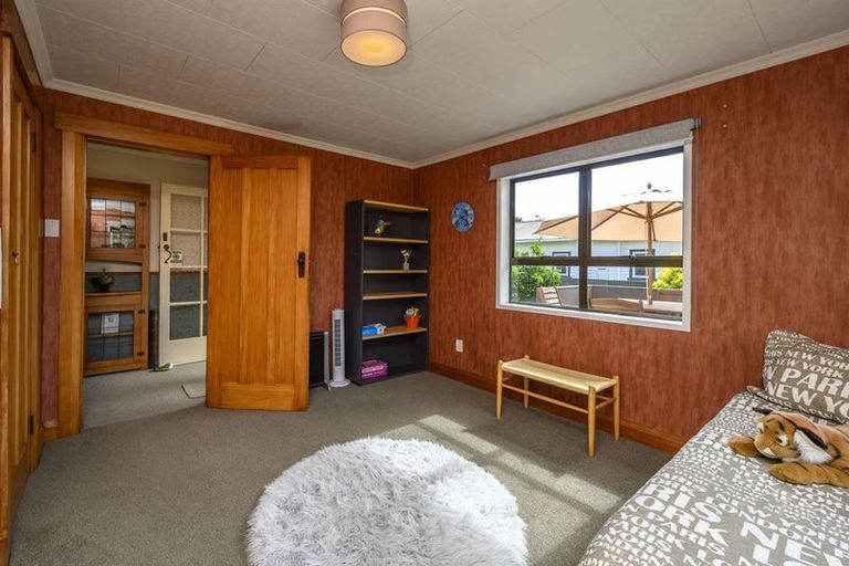 Photo of property in 76 Brooklands Road, Brooklands, New Plymouth, 4310