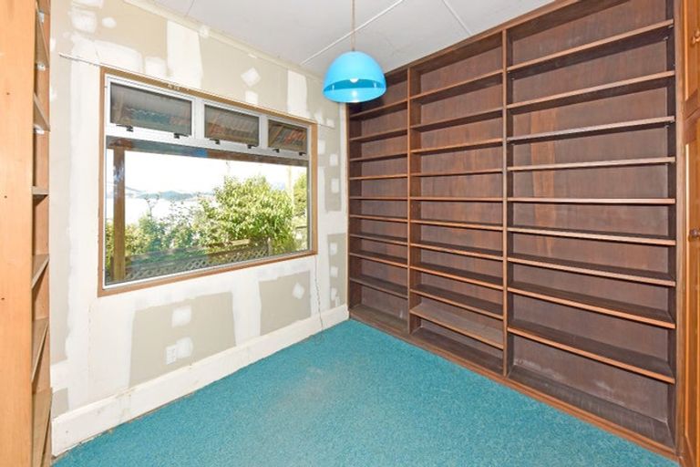 Photo of property in 16 Ripon Street, Lyttelton, 8082