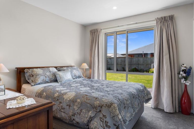 Photo of property in 1 Sequoia Way, Rangiora, 7400