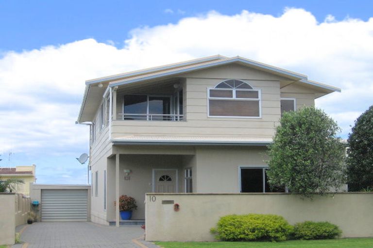 Photo of property in 10 Wallnutt Avenue, Waihi Beach, 3611