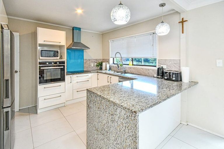 Photo of property in 24 Eugenia Rise, Totara Heights, Auckland, 2105