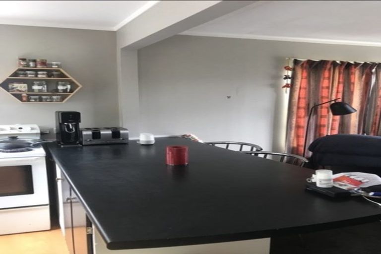 Photo of property in 32a Cheltenham Terrace, Newlands, Wellington, 6037