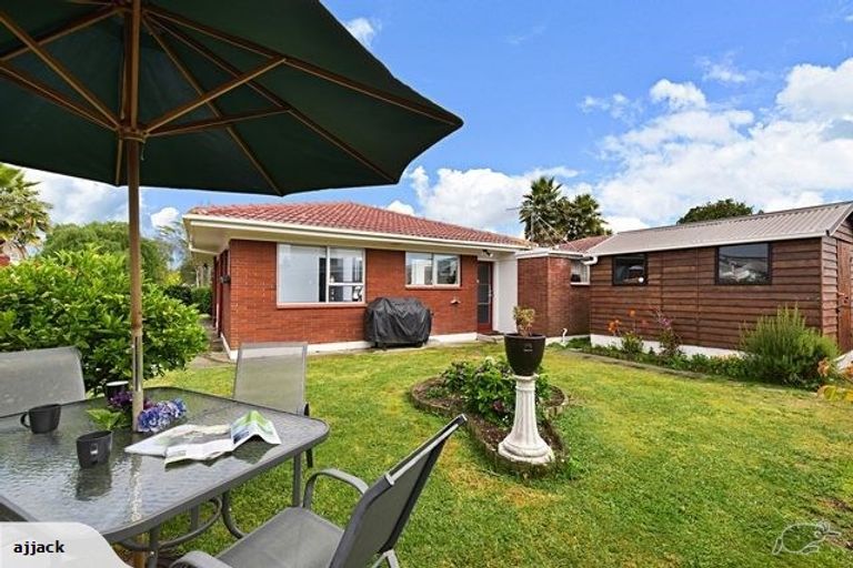 Photo of property in 11b Tatua Place, Conifer Grove, Takanini, 2112