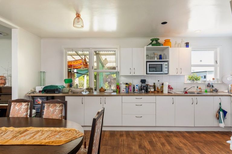 Photo of property in 44 Cobham Crescent, Kelston, Auckland, 0602