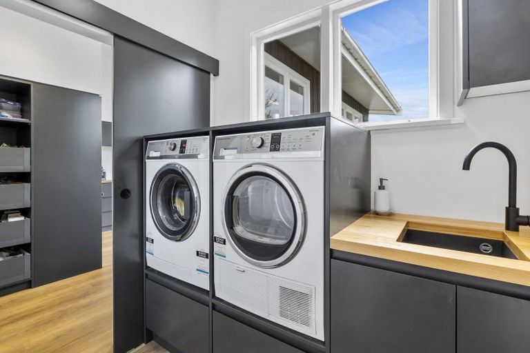 Photo of property in 77 Easther Crescent, Kew, Dunedin, 9012