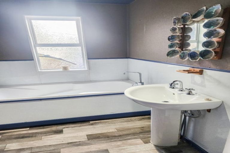 Photo of property in 15 Surrey Street, Orepuki, Riverton, 9881