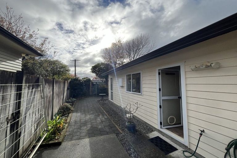 Photo of property in 1/169 Whites Line East, Waiwhetu, Lower Hutt, 5010