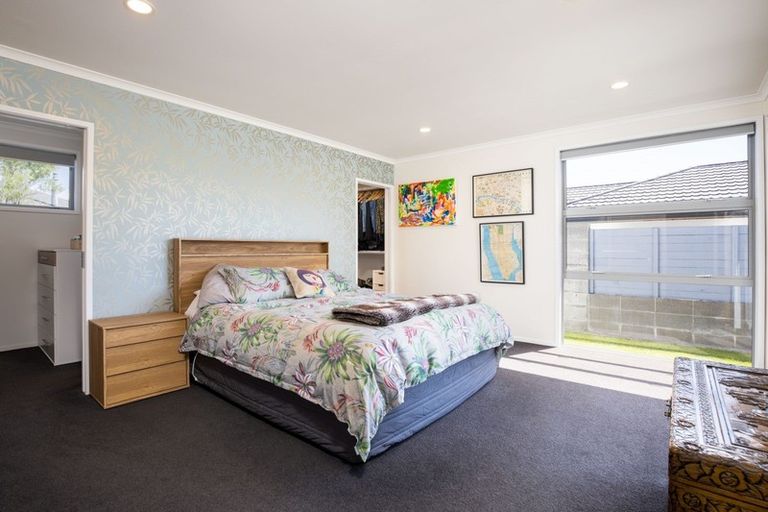 Photo of property in 13 Montrose Place, Highlands Park, New Plymouth, 4312