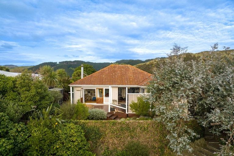 Photo of property in 108 Wellington Road, Paekakariki, 5034