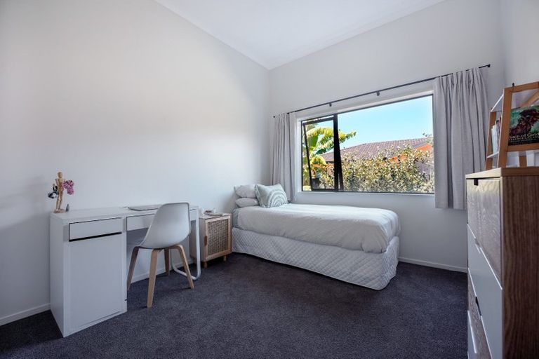 Photo of property in 38 Rivervale Grove, Stanmore Bay, Whangaparaoa, 0932