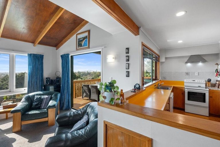 Photo of property in 315 Glenfield Road, Glenfield, Auckland, 0629