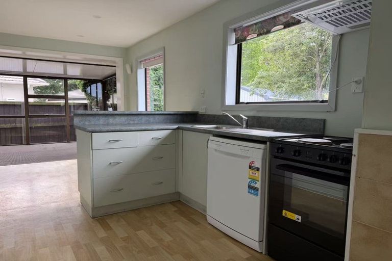 Photo of property in 10 Oakhurst Place, Russley, Christchurch, 8042