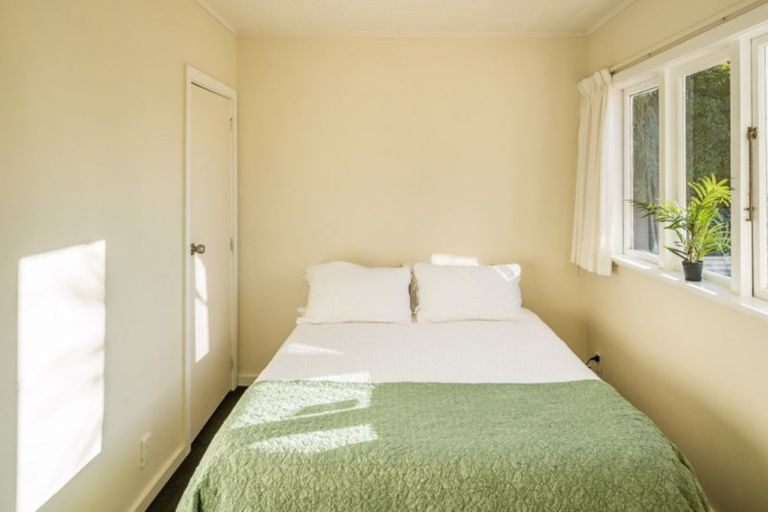 Photo of property in 2 Te Pari Pari Road, Pukerua Bay, 5026