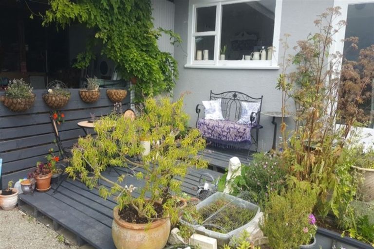 Photo of property in 15 Timaru Road, Waimate, 7924