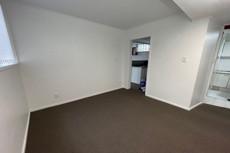 Photo of property in 9 Joshua Place, Weymouth, Auckland, 2103