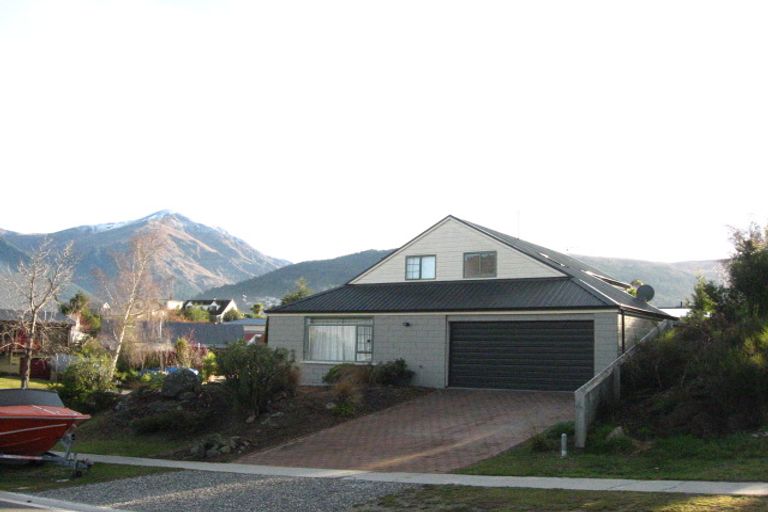 Photo of property in 1 Larch Court, Kelvin Heights, Queenstown, 9300