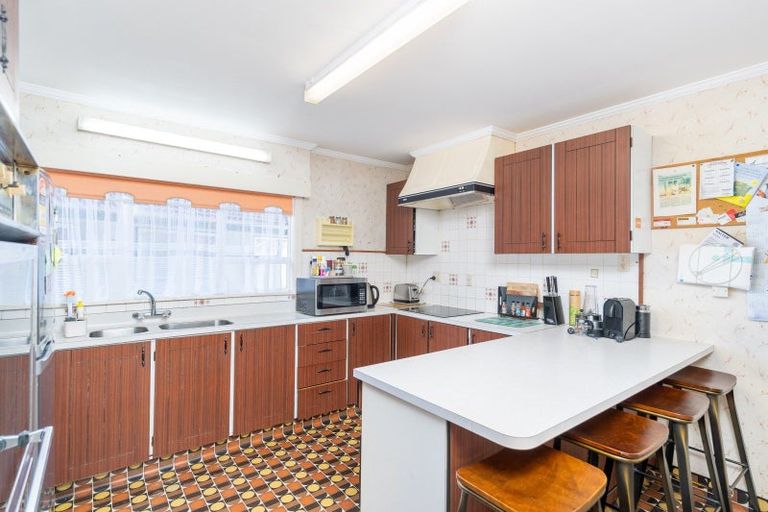 Photo of property in 15 Hay Street, Wainuiomata, Lower Hutt, 5014