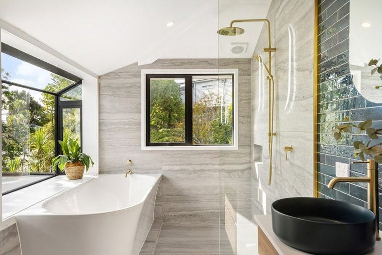 Photo of property in 5 Island Bay Road, Beach Haven, Auckland, 0626