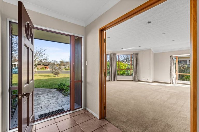 Photo of property in 16 Knightsbridge Place, Taradale, Napier, 4112