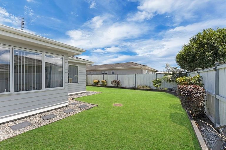 Photo of property in 13 Hollowout Street, Takanini, 2112