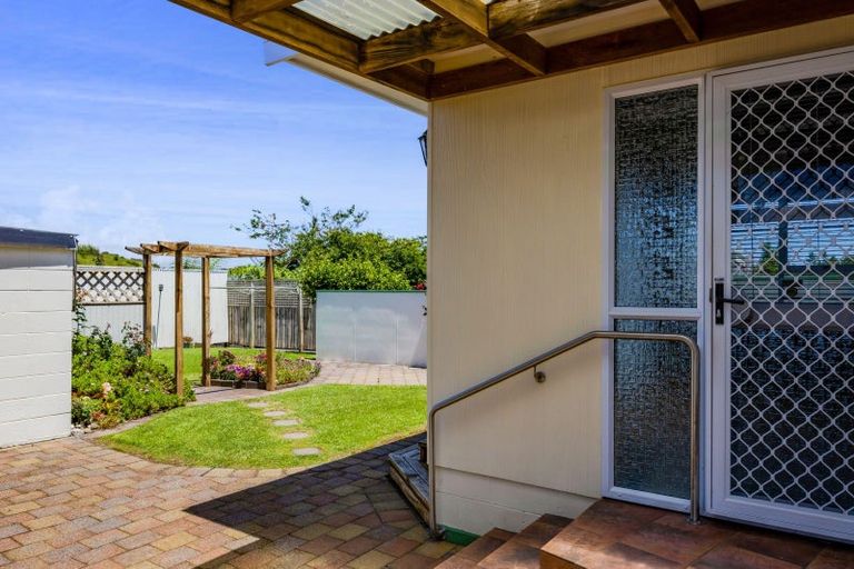 Photo of property in 81 Omata Road, Marfell, New Plymouth, 4310