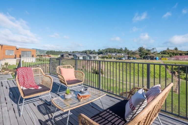 Photo of property in 14 Te Heke Place, Waikanae, 5036