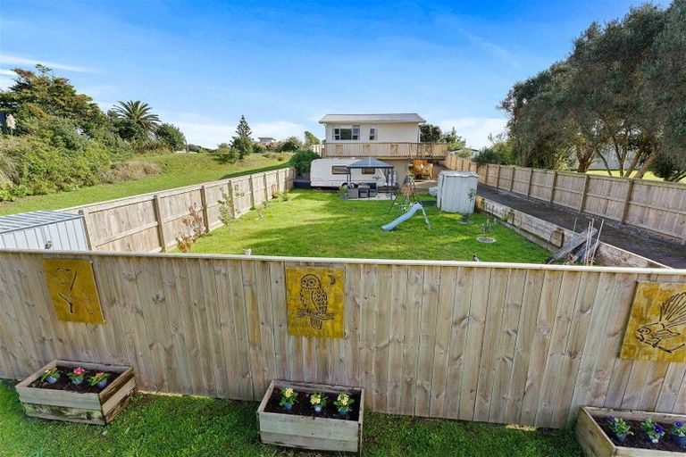 Photo of property in 43 Dixie Street, Te Horo Beach, Otaki, 5581